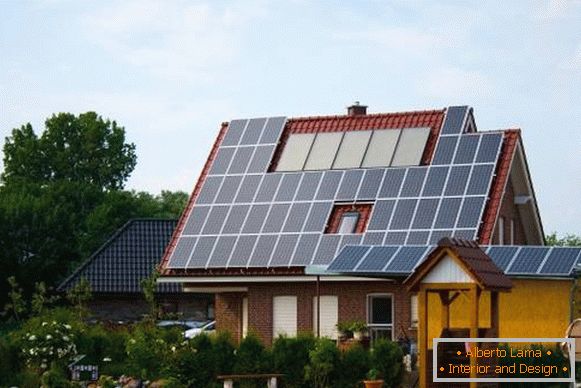 Куќа со соларни панели за автономна електрична енергија