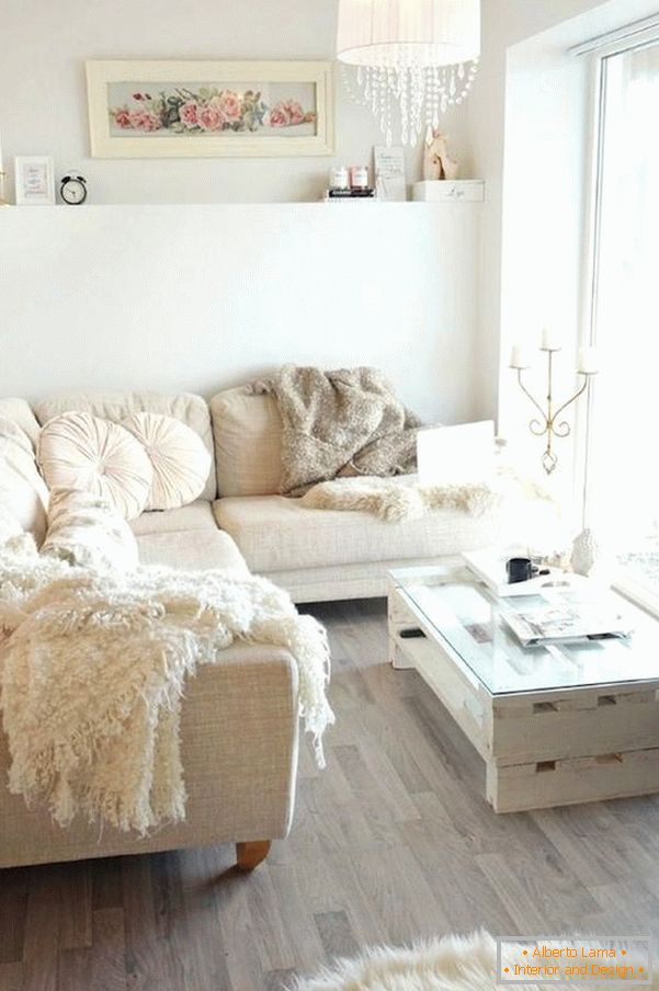 Дневна соба во бела боја