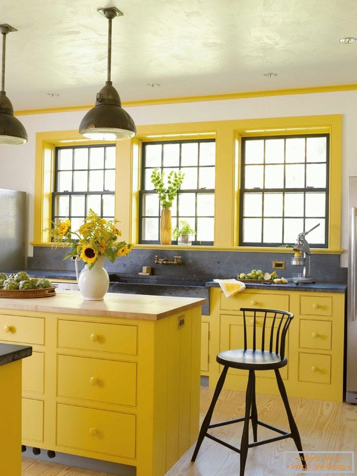 Жолта боја, доминира во рустикален стил во кујната