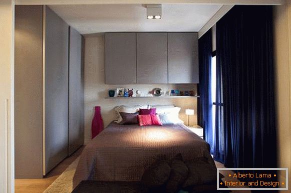 Спална соба во мал стан 45 квадратни метри. м.
