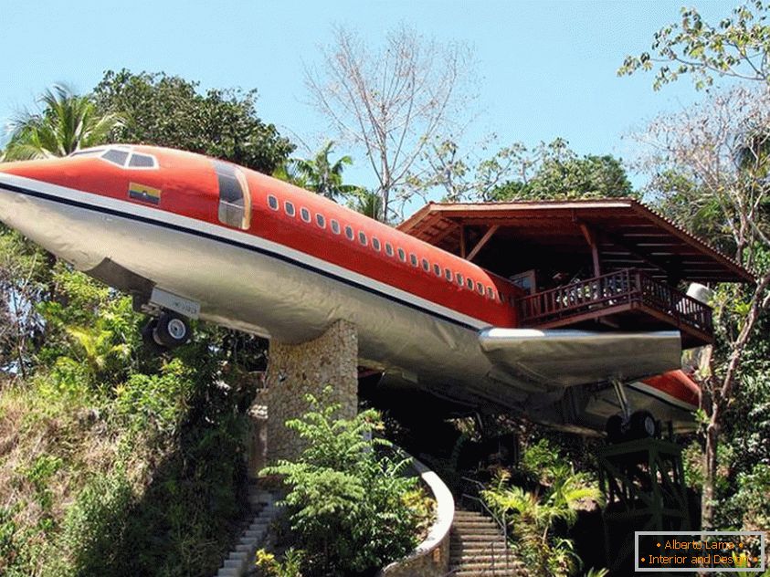 Авион на дрво (Костарика)