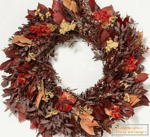 Како да направите есенски венец за внатрешна декорација