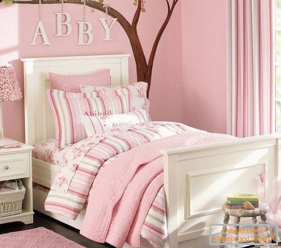 Романтична декорација за деца во розова боја