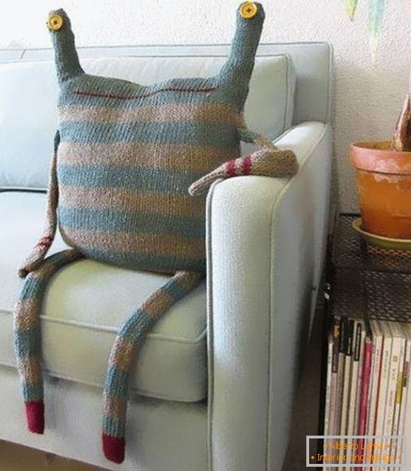 Идеи како да креирате плетени перници на троседот со игли за плетење