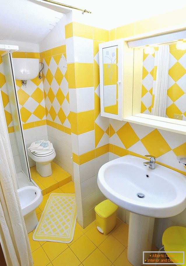 Сончева декоративна бања во жолта боја