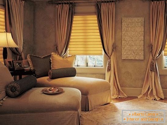 Спална соба во бронзената палета