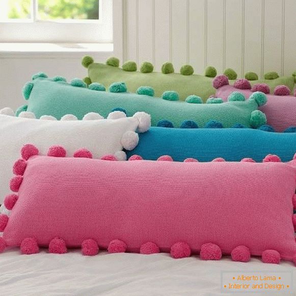 Декорација на перници со пом-poms