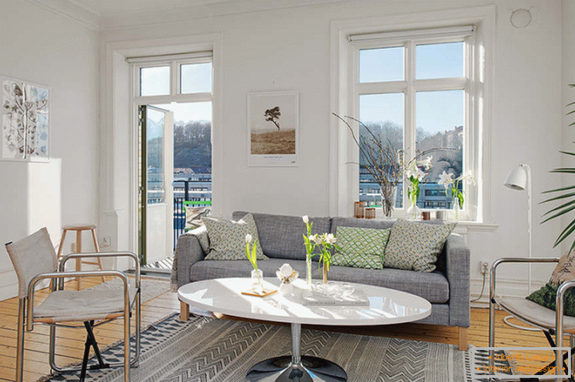 Внатрешноста на дневната соба во скандинавски стил