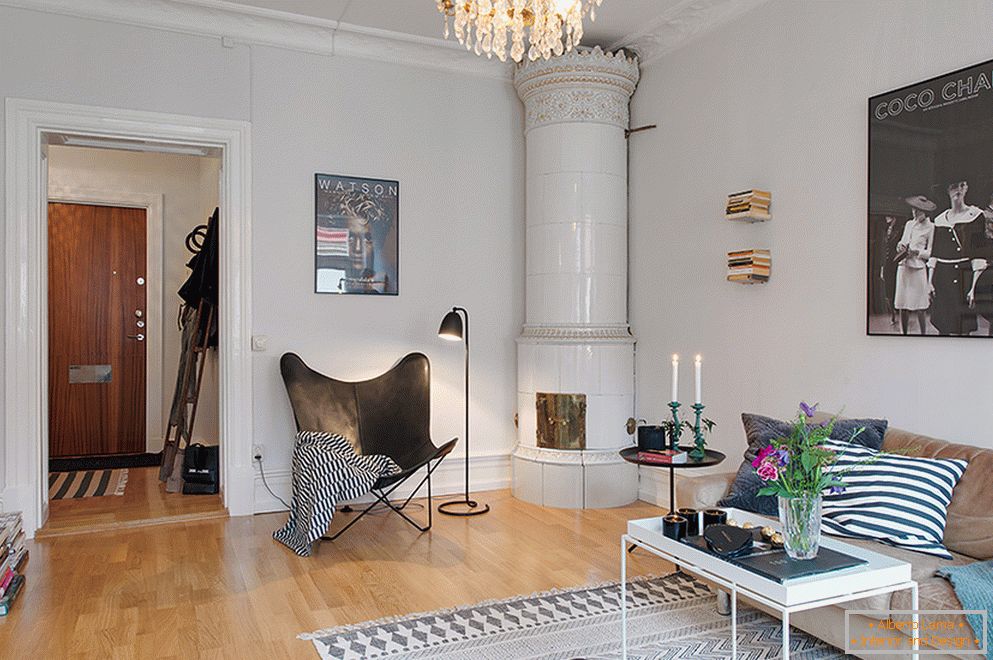 Внатрешноста на двособен стан во скандинавски стил во Стокхолм