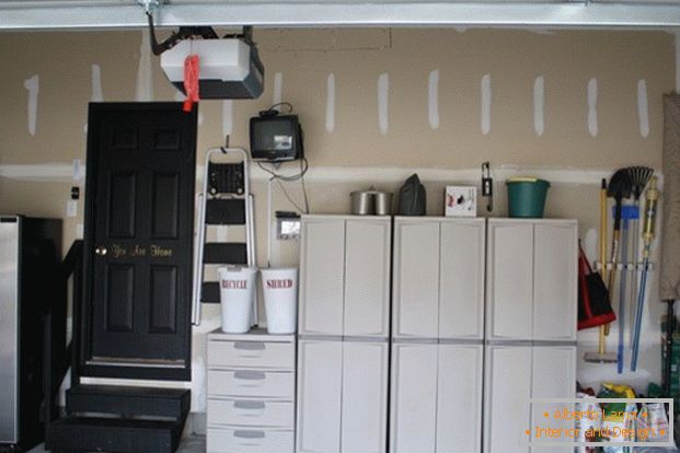Гардероби и фиоки во гаража