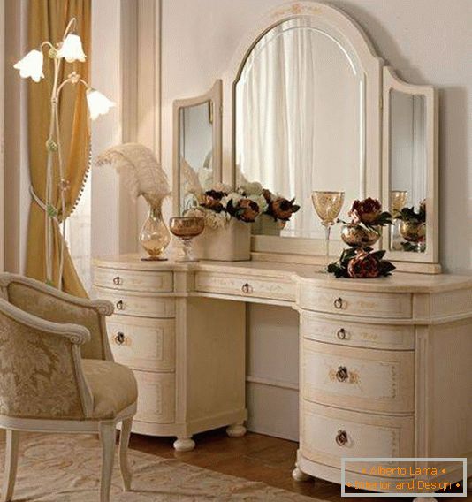 Облека маса за спална соба во класичен стил