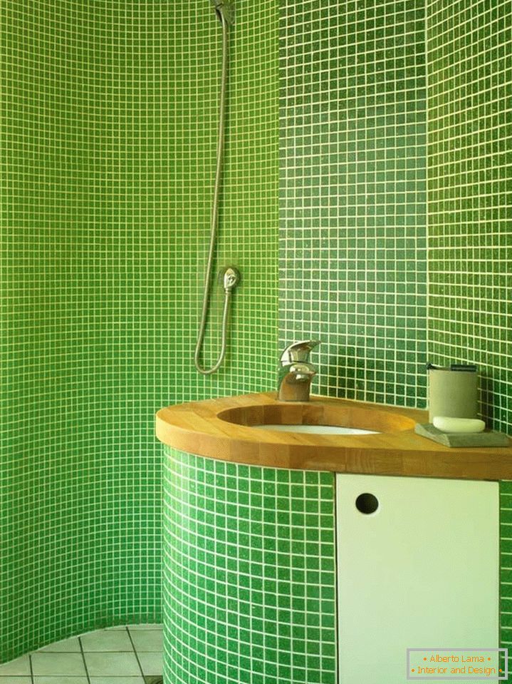 Зелени плочки во бањата