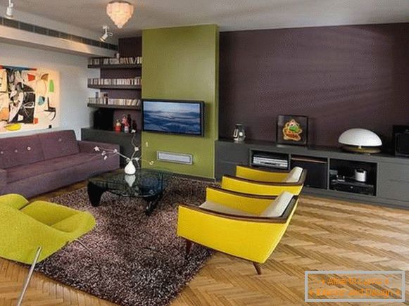 Дизајн на дневна соба со жолт мебел