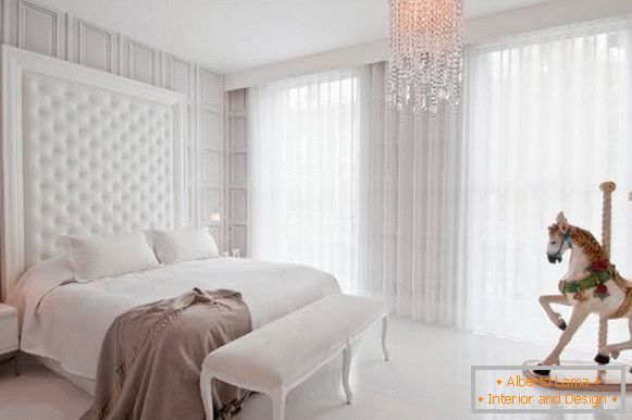 луксузен бел дизајн за спална соба