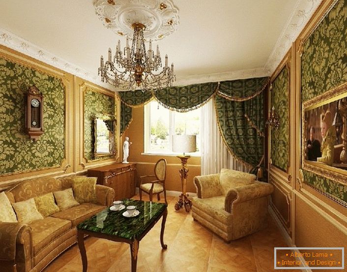 Темно зелена позадина со златни обрасци - одлична за барокна дневна соба.