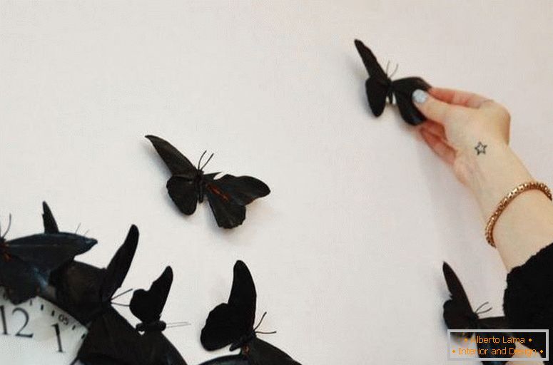 Монтирање пеперутки против ѕидот