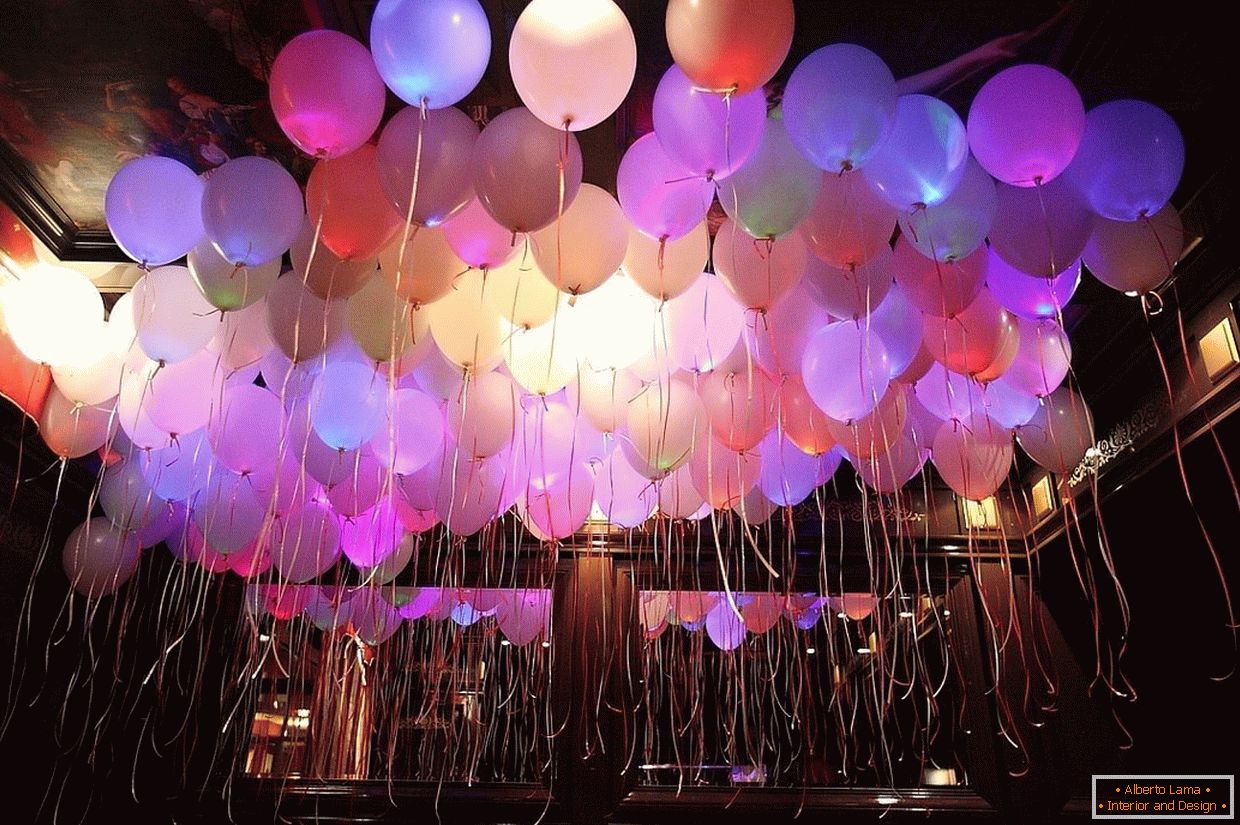 Лампи внатре во балони