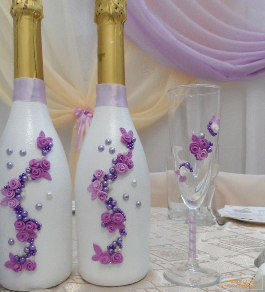 Цвеќе направени од полимерна глина на свадебных бутылках