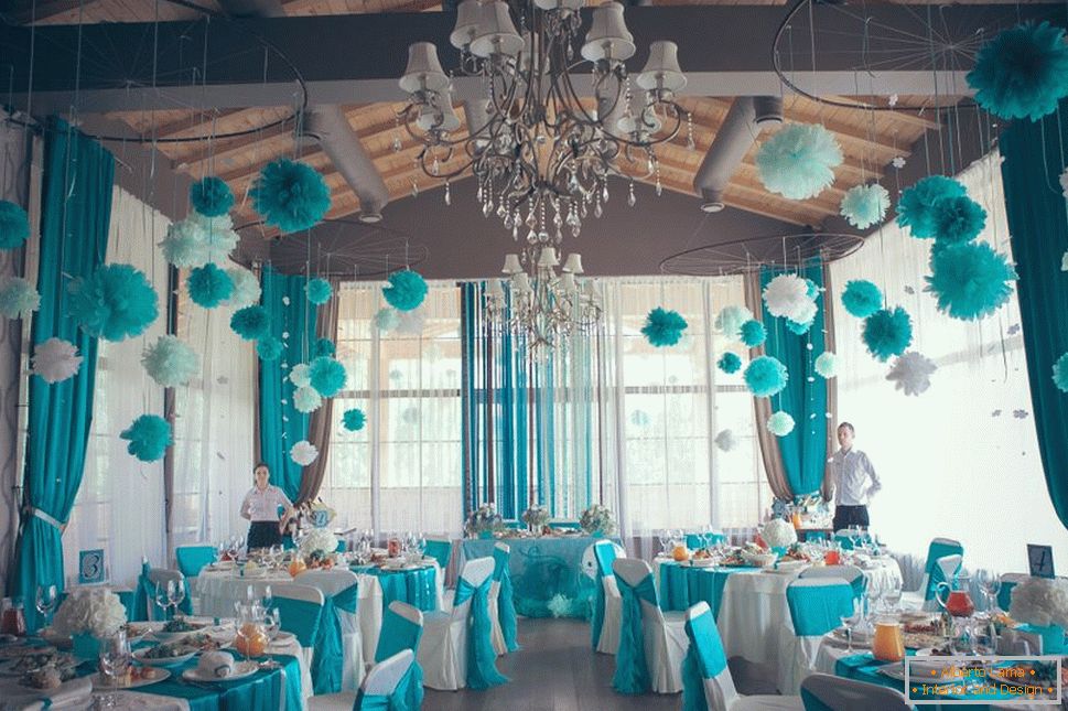 Свадба сала во одредена боја