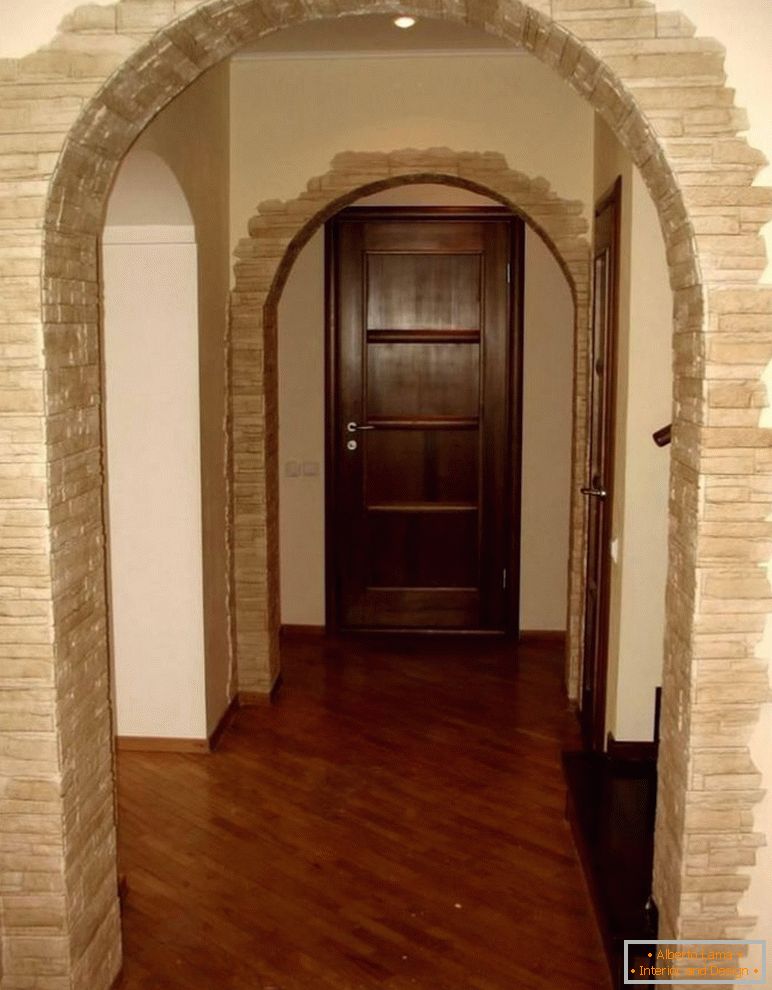 Декоративен камен на арках в интерьере