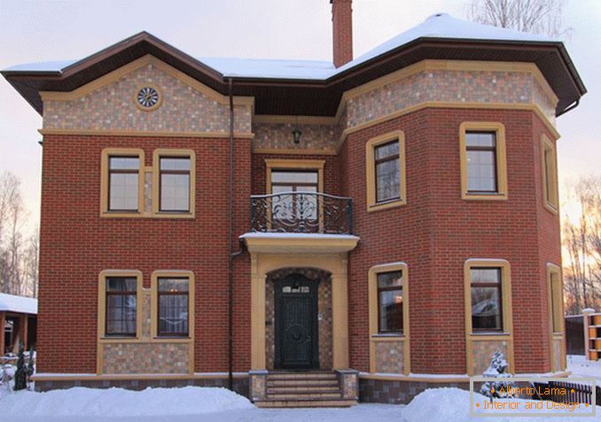 Декоративен дизајн на фасадата на куќата кирпичом фото