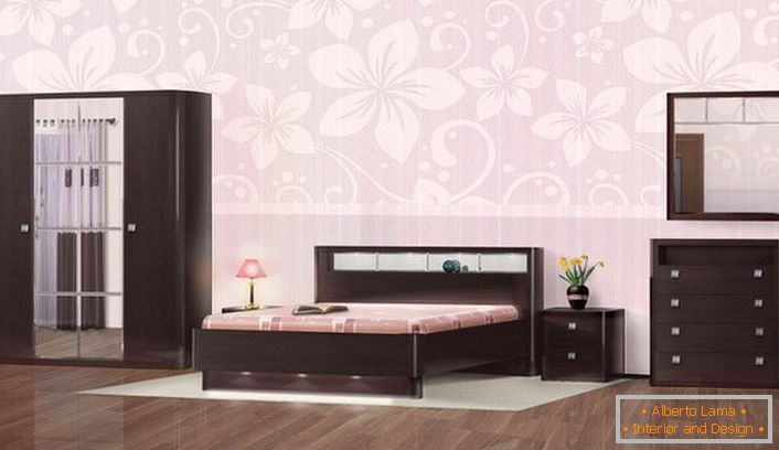 Спална соба во стилот на Венге е истакната за неговата благородна едноставност и дискретно шик. 