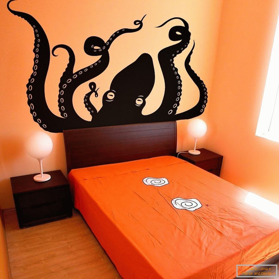 Октопод на ѕидот на спалната соба