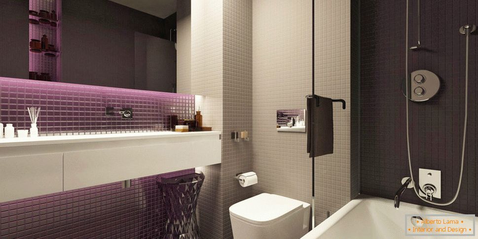 Виолетова акценти во дизајнот на мала бања