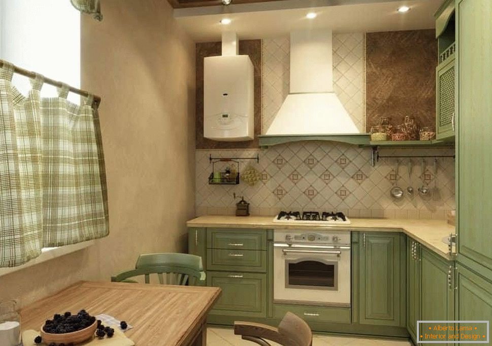 Кујна кујна во рустикален стил со престилка на плочки и насликани ѕидови
