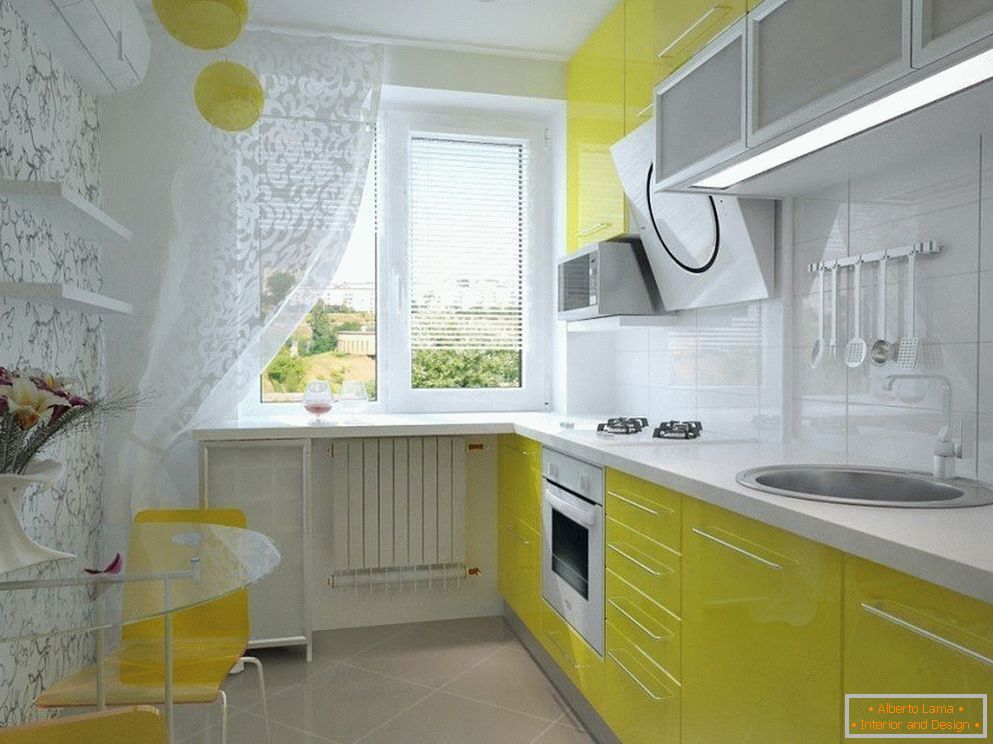 Кујнски ентериер во бела и жолта боја