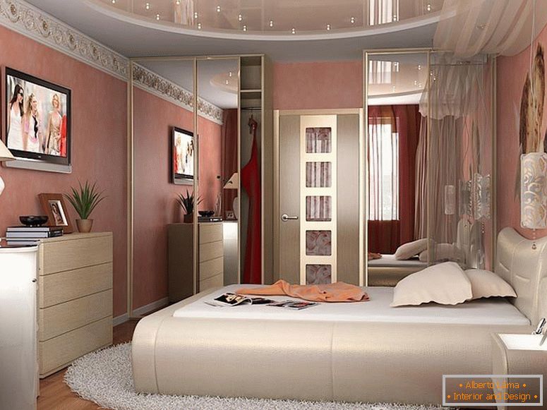 Спална соба со розови ѕидови