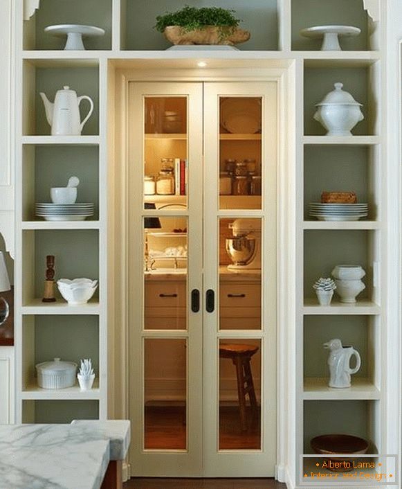 Лизгачки врати во оставата, чајната кујна - фото дизајн