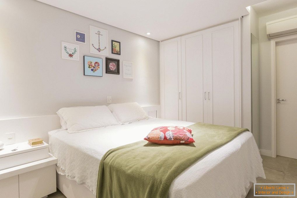 Лизгачка гардероба во мала спална соба