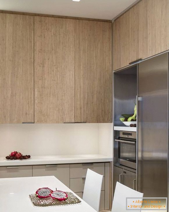 Прекрасен ентериер на мала кујна - слика со фрижидер