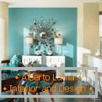 Тиркизна боја на ѕидот и мебелот - светло решение за кујната во светли бои