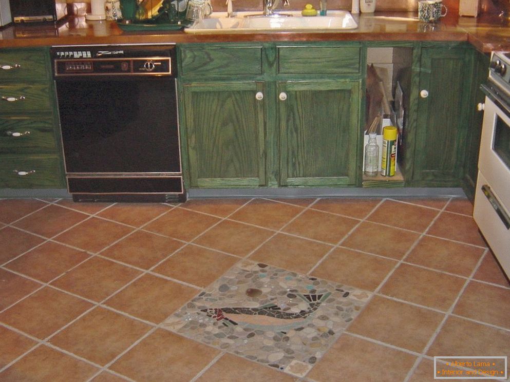 Дијагонално поставување на плочки на подот на кујната