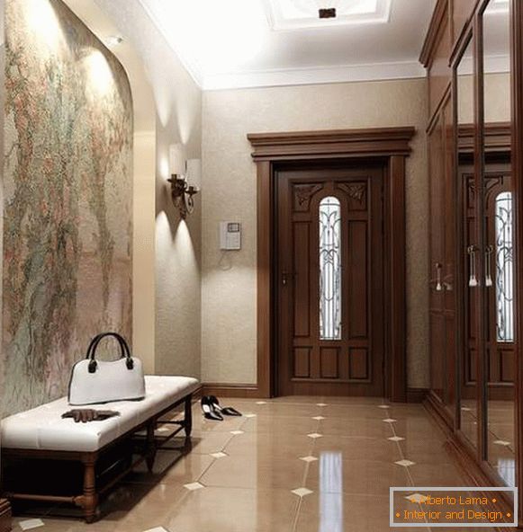 Прекрасен дизајн на ходникот во приватна куќа во класичен стил