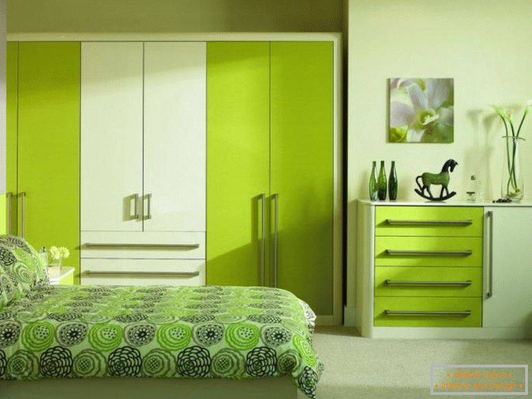 Спална соба внатрешно светло зелена боја