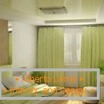 Спална соба во беж-зелени бои