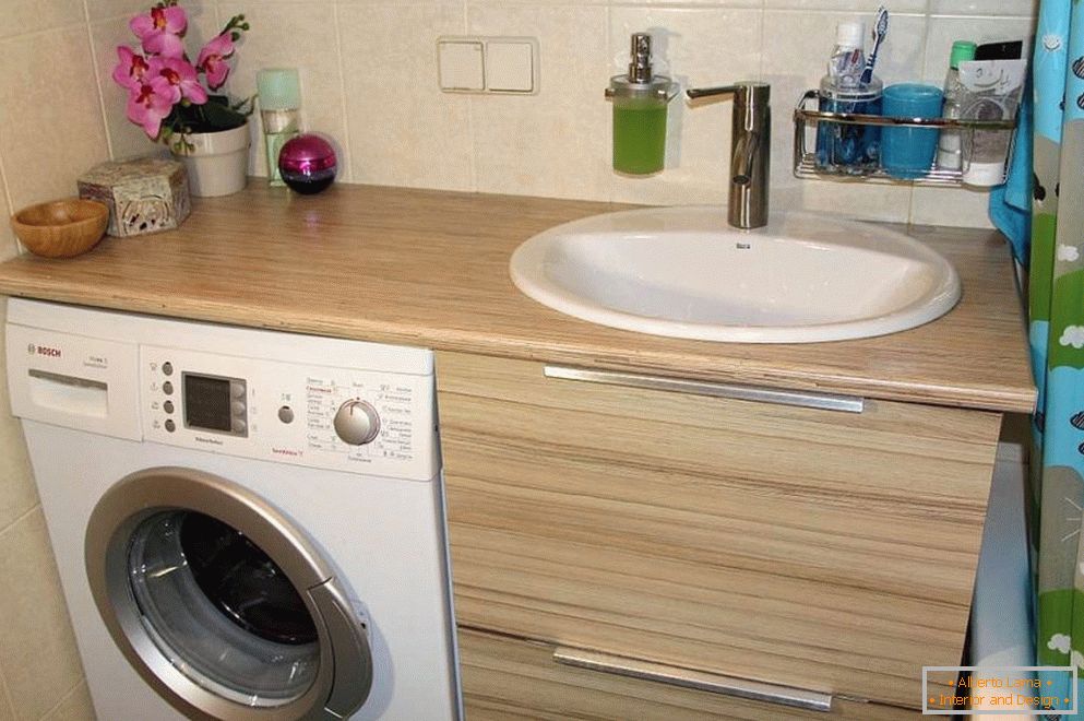 Бања распоред со машина за перење