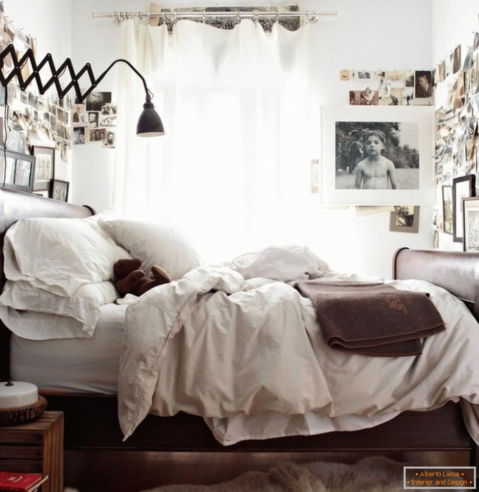 Голем кревет во спалната соба