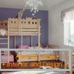 Детска соба со дрвен двоен кревет