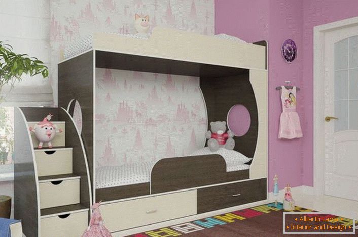 Детската соба на младата дама е украсена со мебел од Венге.