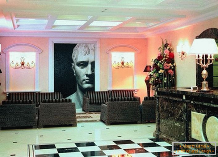 Стилска соба за гости во стилот на еклектизам за индивидуалисти, кои сакаат да им укажат на другите на нивното достоинство. Дизајнерот вешто играше со светли контрасти.