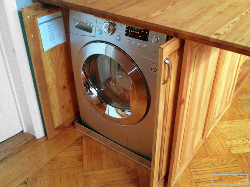 Вградена машина за перење во кујниот остров