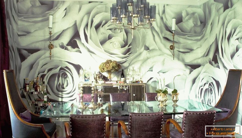 Декор ѕид со рози во трпезаријата