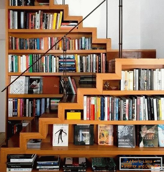 Книшка под скалите во приватна куќа Фото