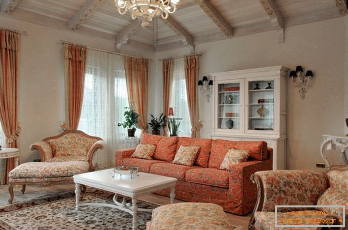 А убава Прованса стил дневна соба за вистинска дама.