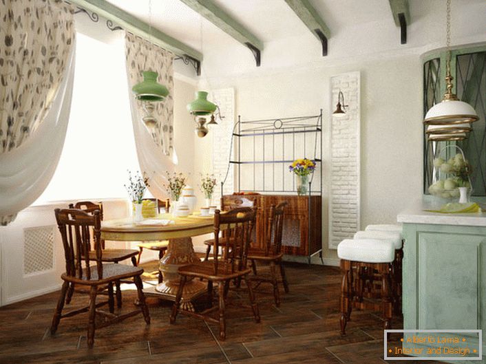 Светла дневна соба во стилот на земјата - одлична за љубителите на удобноста и удобноста на домот.