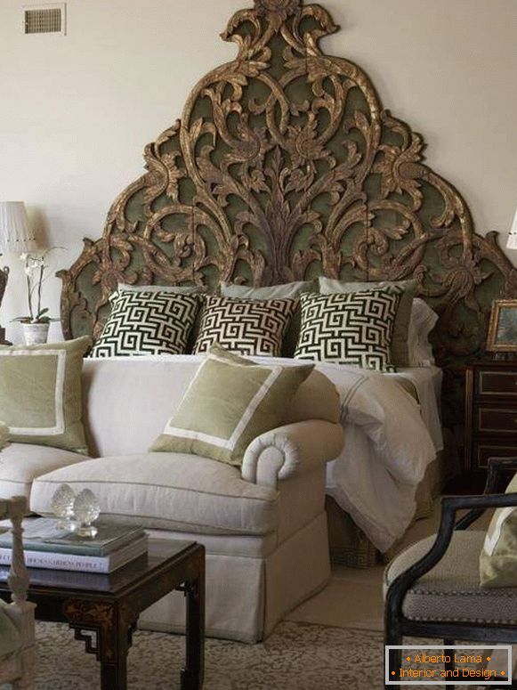 Модерен индиски стил во внатрешноста на спалната соба